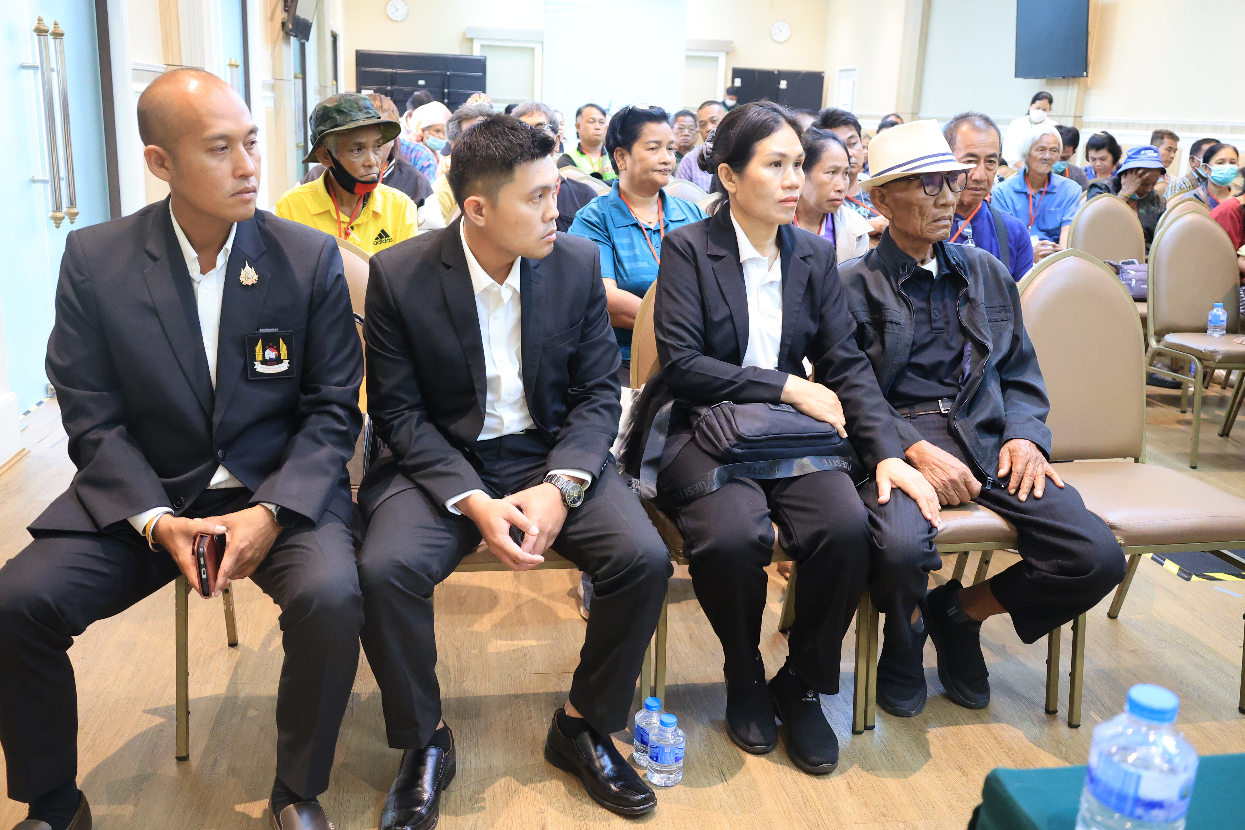 title - ส.ป.ก. เข้ารับฟังข้อเสนอสมาชิกเกษตรกรสภาประชาชน 4 ภาค ติดตามความคืบหน้าโครงการฯ ตามมติ ครม.  เกี่ยวกับด้านการจัดที่ดิน ด้านงบประมาณโครงการฯ และด้านบุคคล เพื่อแก้ไขปัญหาความเดือนร้อนให้กับสมาชิกในพื้นที่